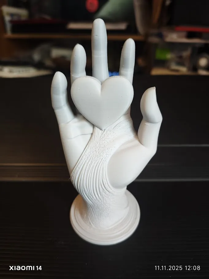 heart in hand - Free 3D Print Model - MakerWorld