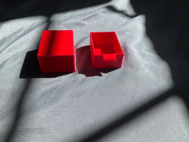Small storage box 