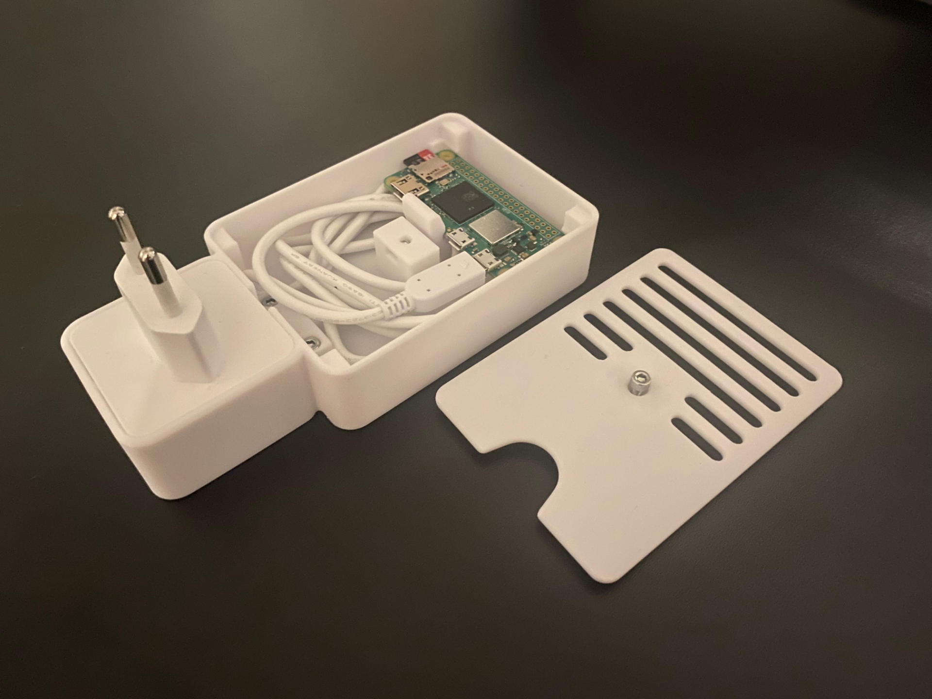 Raspberry Pi Zero 2W Plug Case ALL-IN-One