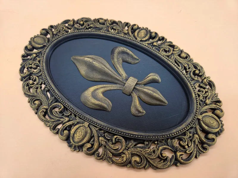 Barocker Rahmen mit Fleur-de-Lis