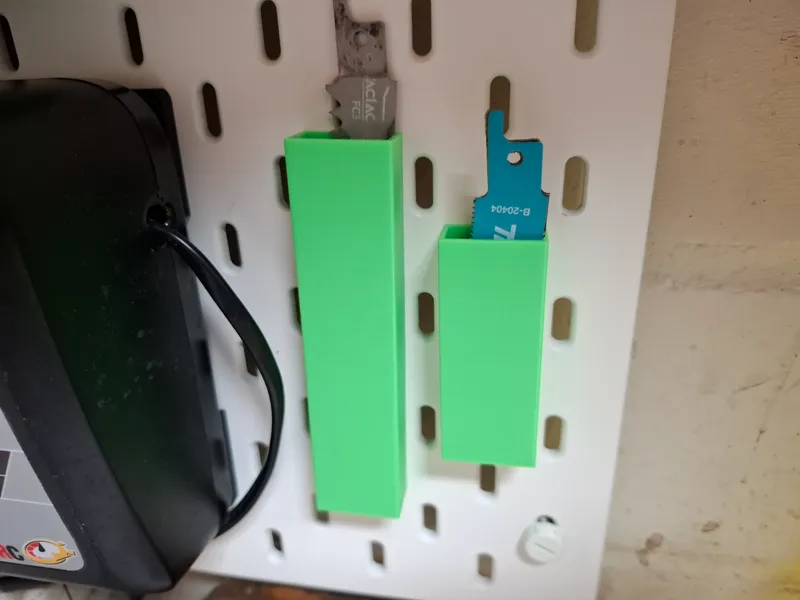 Skadis Box für lange Makita Säbelsägenblätter