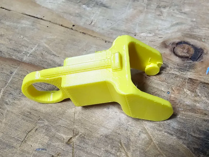 Tractor bottom arm 