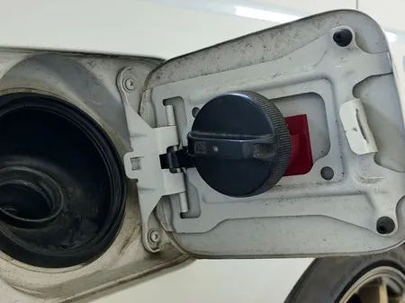 Nissan Stagea Gas Cap Holder – Magnetic