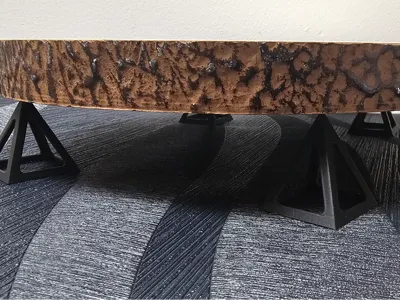 Painting Pyramid Supports