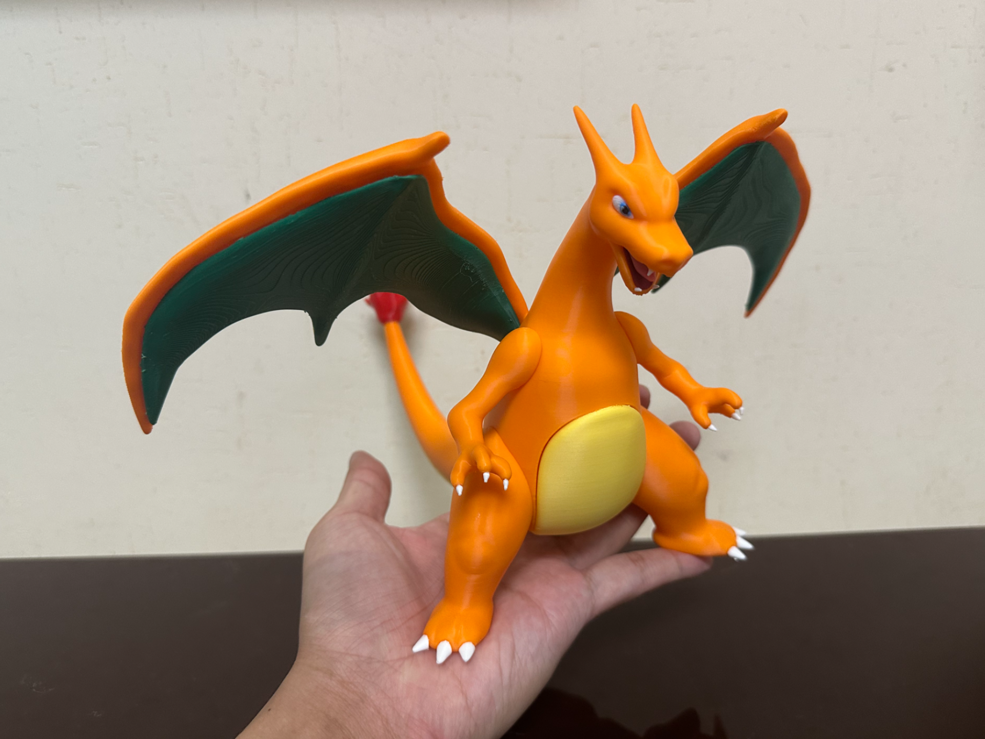 Miniatura 1 do modelo 3D Charizard宝可梦006喷火龙-站姿分色打印