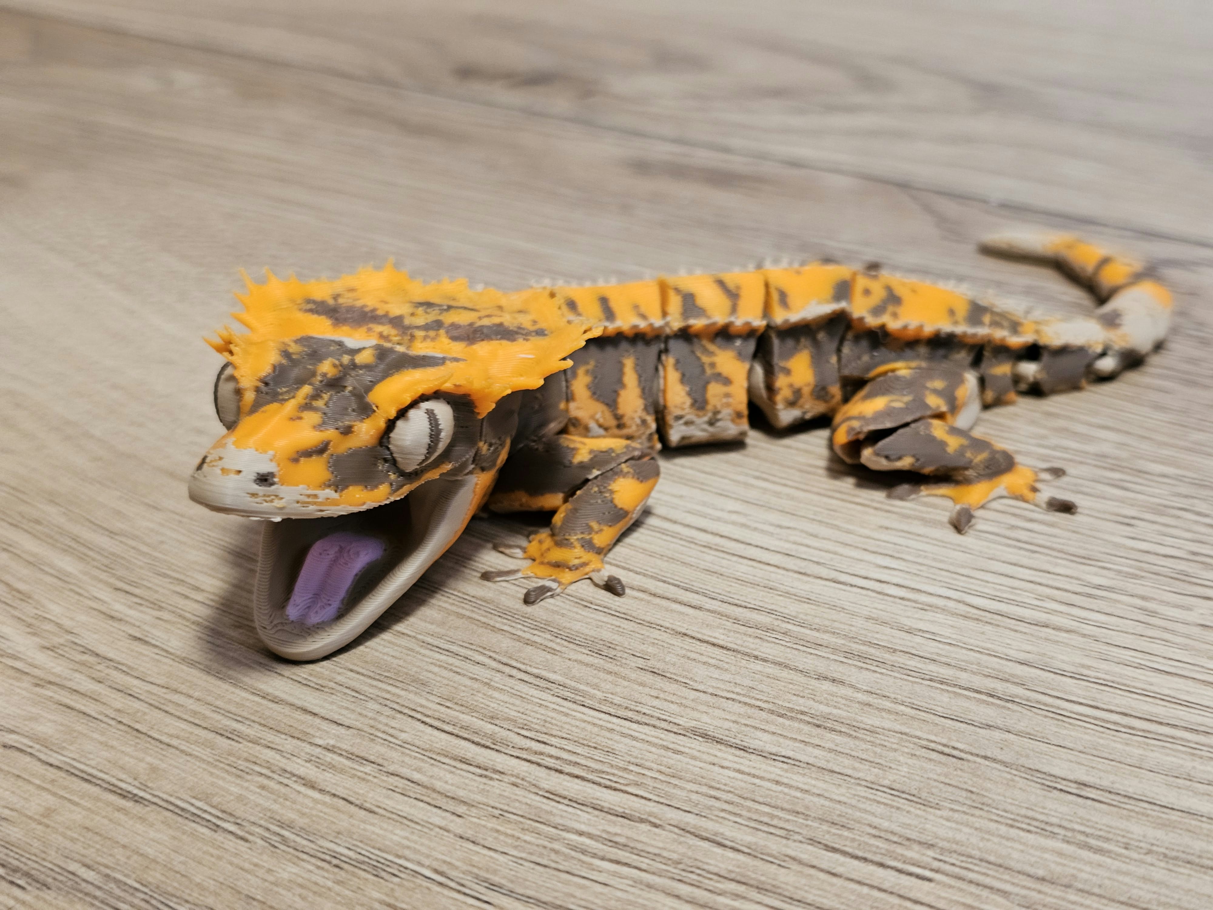 Realistic Flexi Crested Gecko Ⓢ - 1