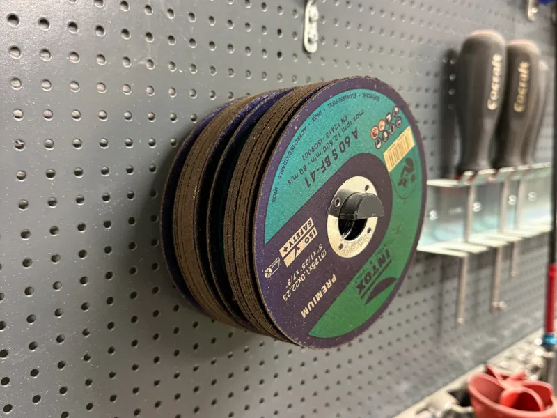 Angle grinder disc mount (Fast and strong)
