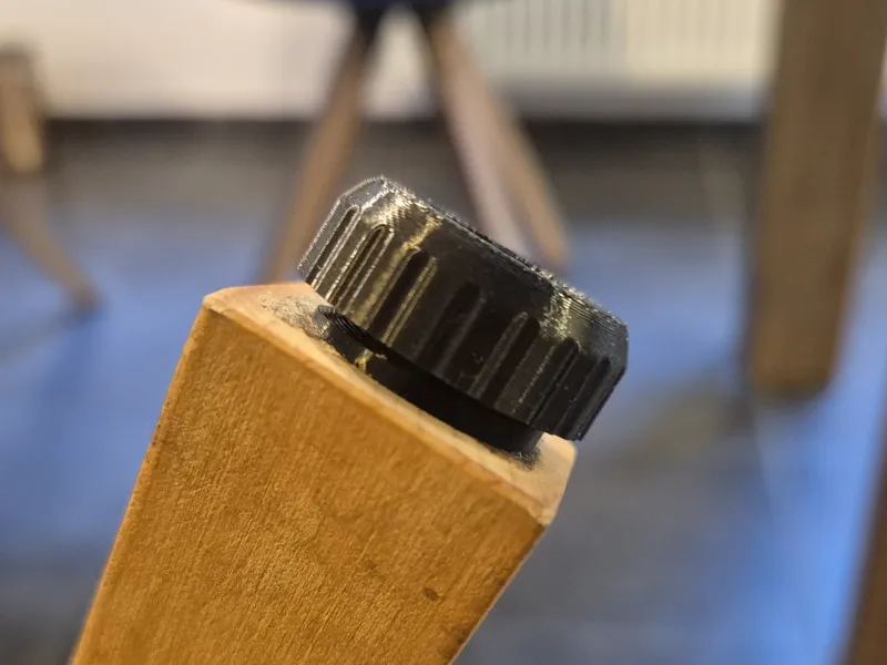 Möbel / Stuhl Füße 28 x 10-13 mm (einstellbar) 