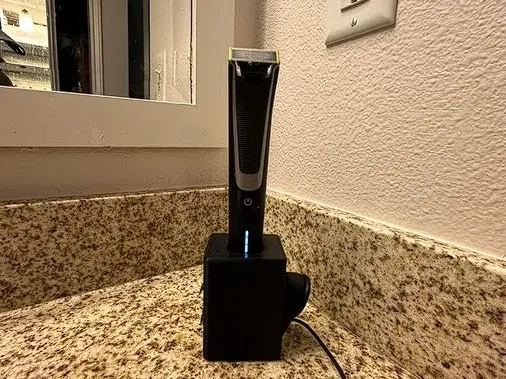 One Blade Pro Hybrid charging stand