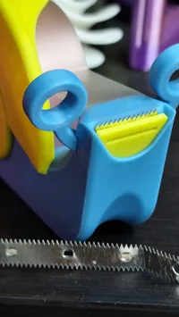 Metal blade cutter