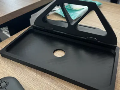 Tablet stand with keyboard