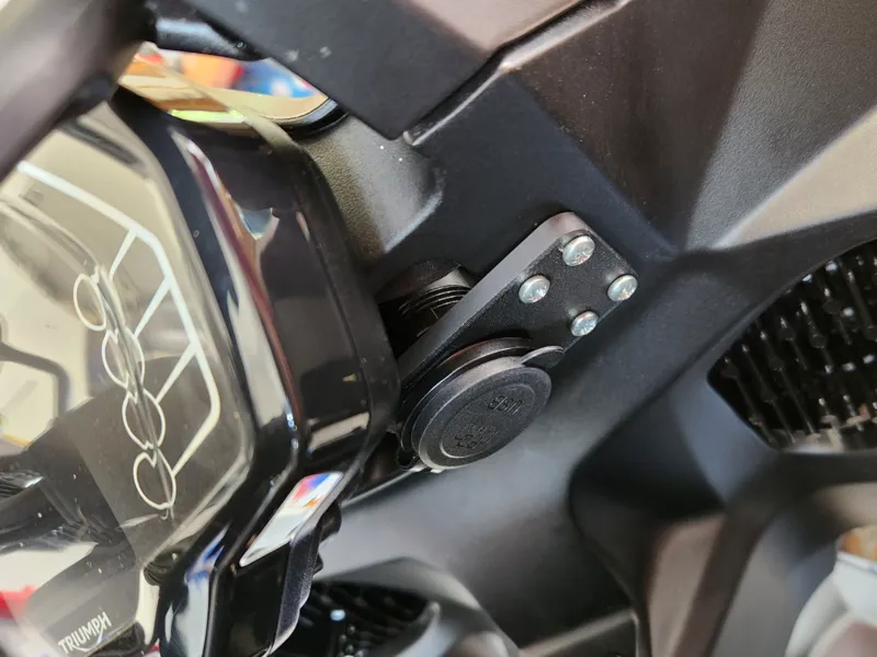 12v Auto USB Mount