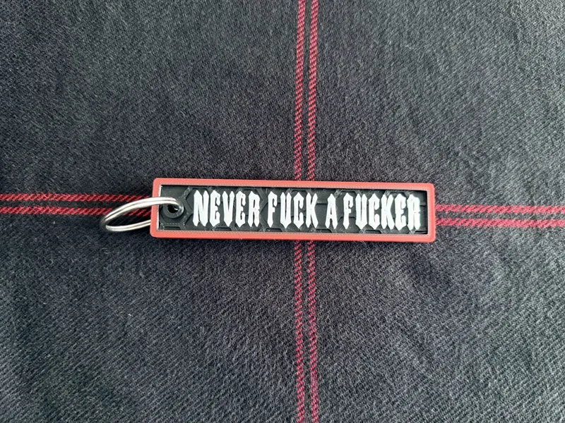 MAN OF MAYHEM - Keychain / Schlüsselanhänger Never