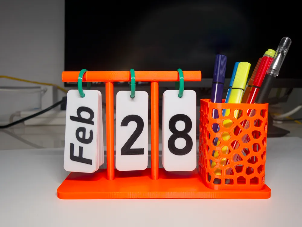 Pen holder calendar - Free 3D Print Model - MakerWorld