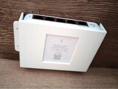 Ubiquiti Unifi USW Flex Mini 2.5G under desk mount