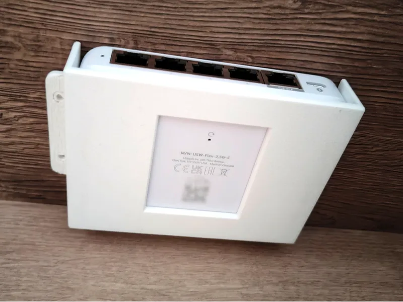 Ubiquiti Unifi USW Flex Mini 2.5G under desk mount
