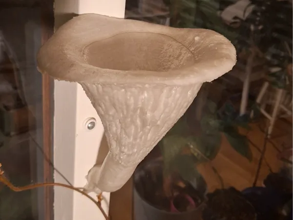 Étagère champignon réaliste — aussi jardinière