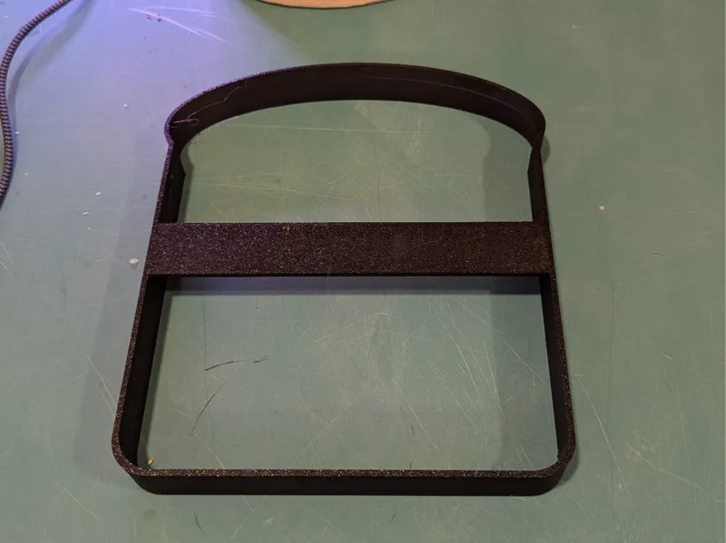 Bread shaped plate cutter for pottery.