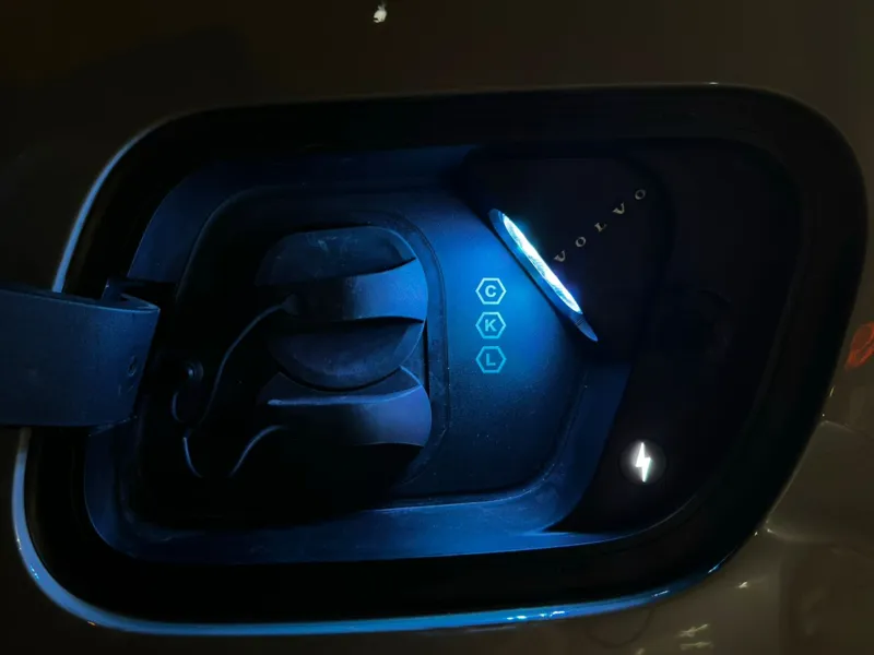 Volvo EX30 Chargeport light