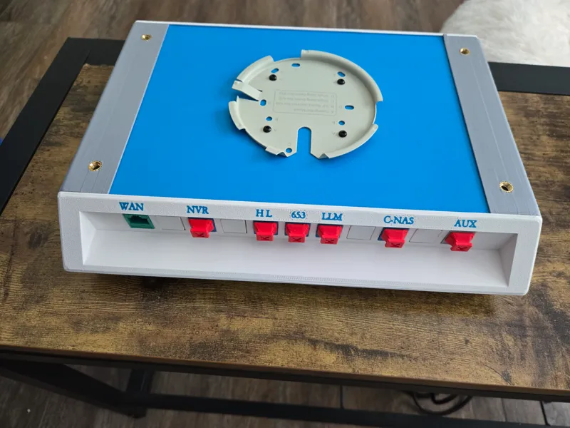 Lab Rax .5u / 1/2u corner with 11 keystone ports