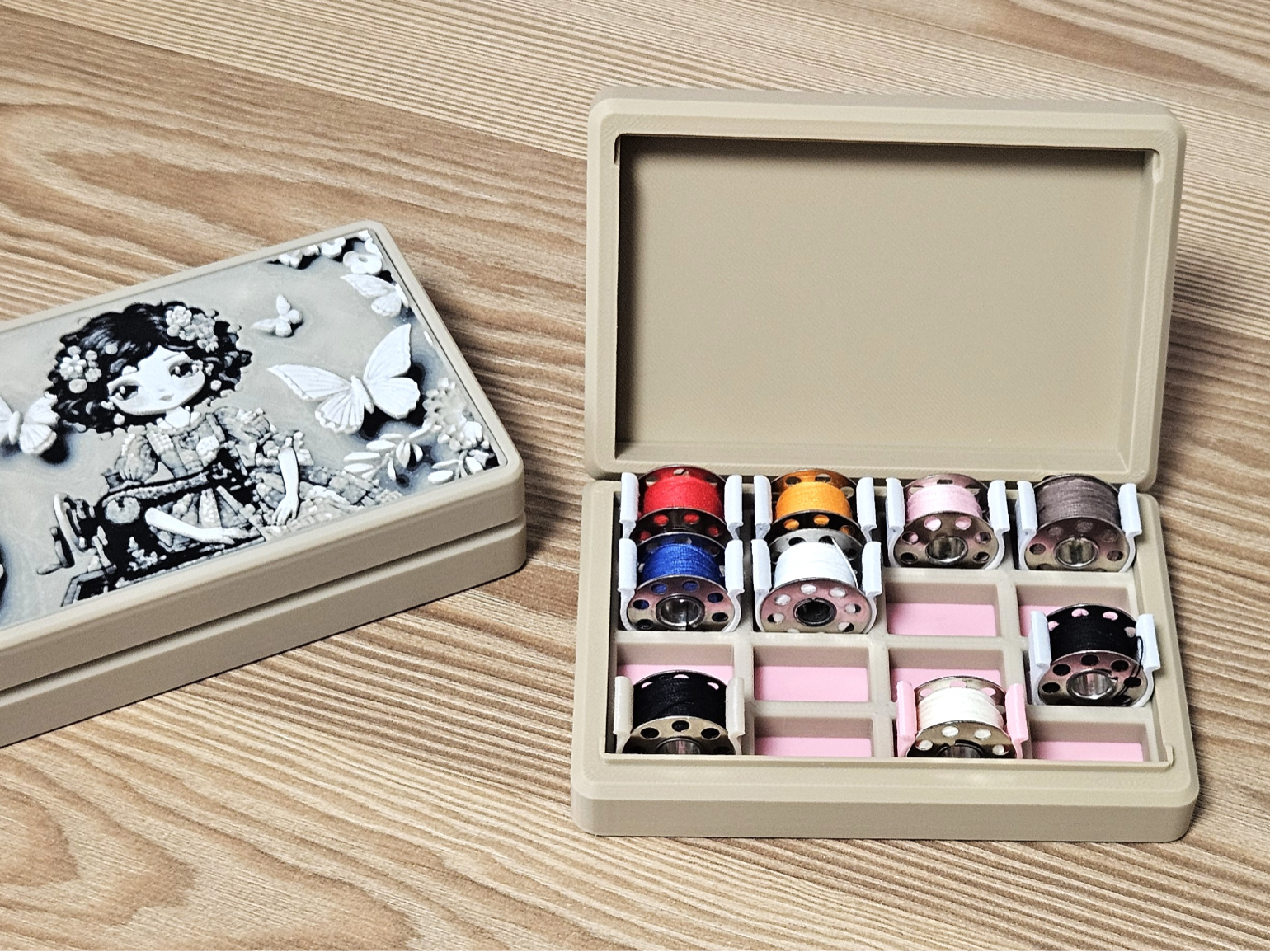 Miniatura 1 do modelo 3D Sewing bobbin box
