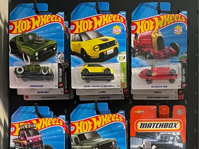 1/64 scale Hot Wheels and Matchbox carded blister pack hook stopper, compatible with IKEA Skadis pegboard, supports thin metal