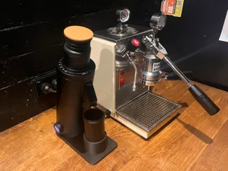 DF64V Integrated Dosing Cup Holder