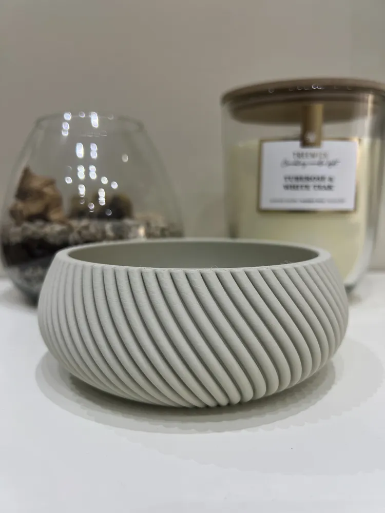 Spiral catch-all storage bowl or tray - Free 3D Print Model - MakerWorld