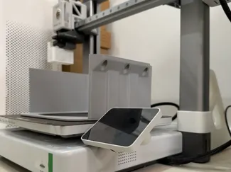 Mac Studio 的桌下支架