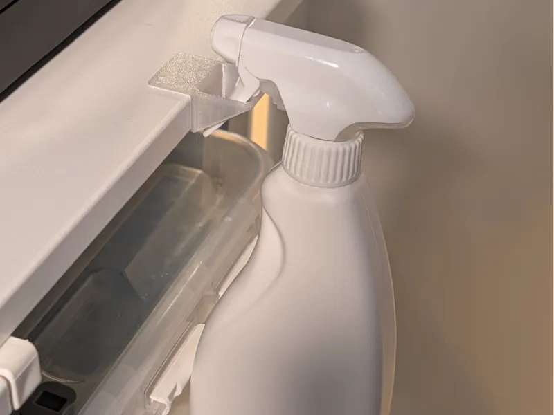 Spraybottle shelf hanger