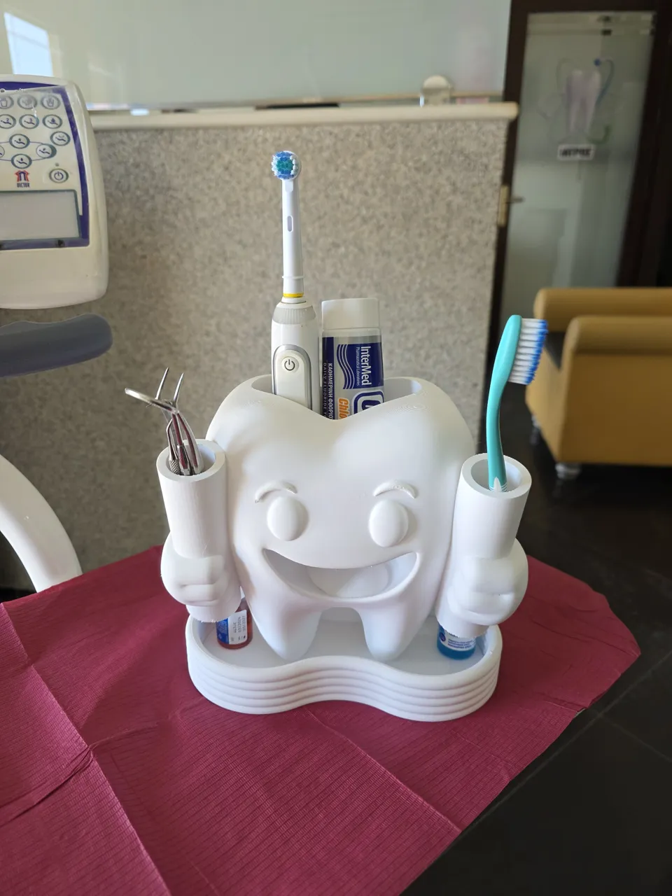 Happy Teeth Toothbrush toothpaste holder view 2