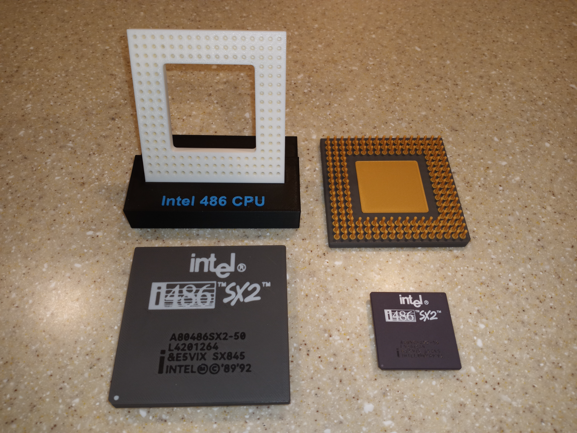 Intel 486SX2 CPU Model With Display Socket