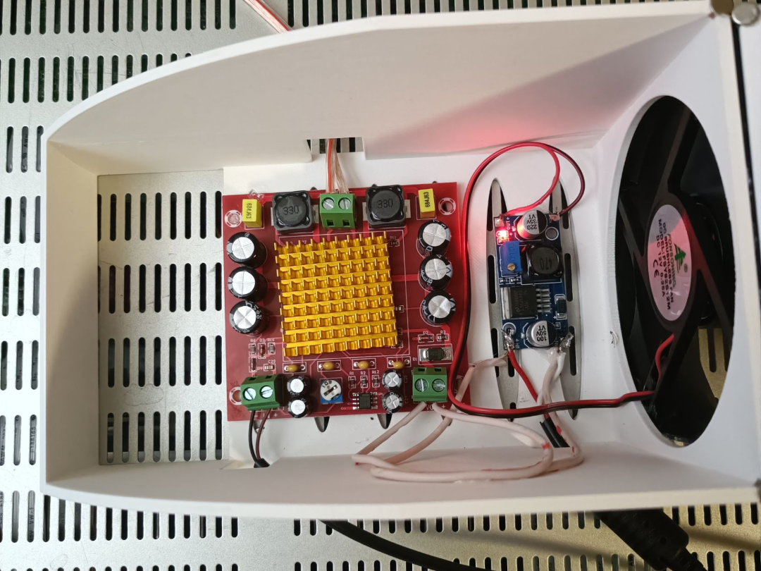 electronics enclosure with fan 90mm for XH-M544