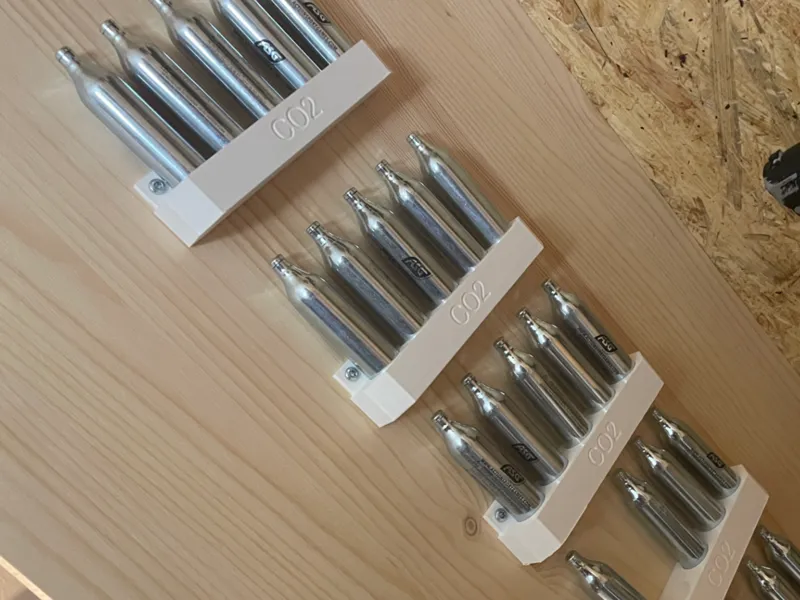 Co2 storage hanger