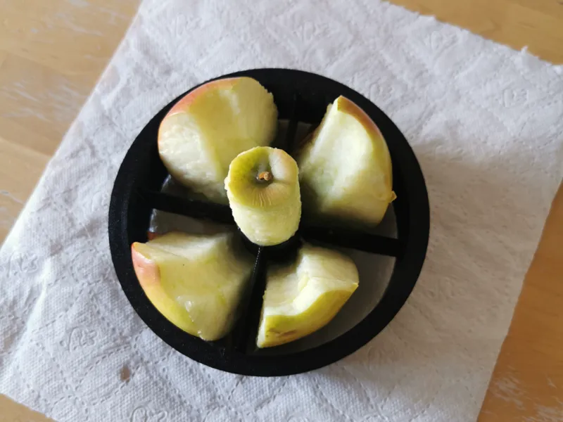 Kitchen Apple peeler. Apple cutter