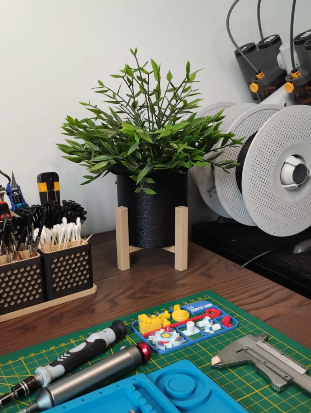 Modern flower pot - Free 3D Print Model - MakerWorld