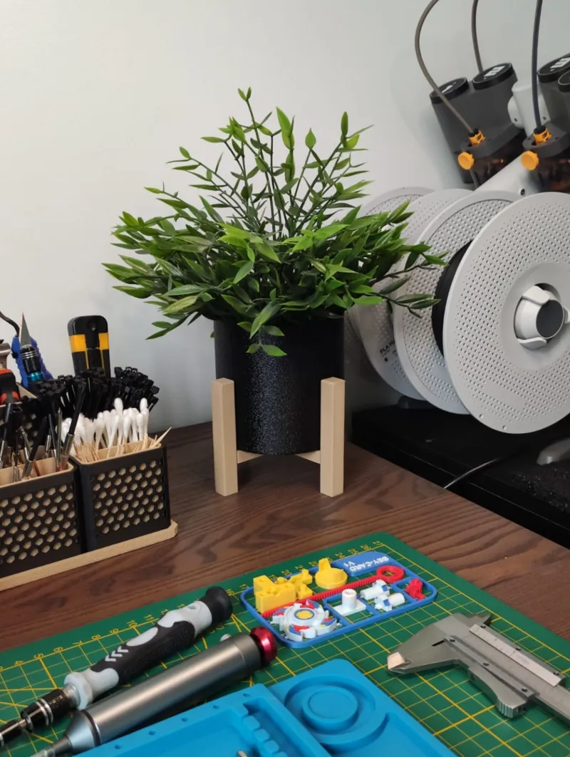 Modern flower pot