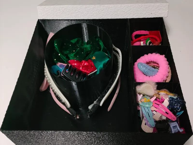 Hair accessories organizer box with cover