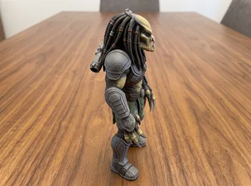 Figura decorativa: Predator Figure — vista de referencia 3