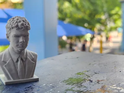 Daniel Levashki Bust
