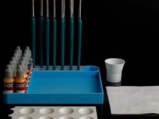 BANDEJA PINTURAS VALLEJO PINCELES PALETA Y VASO