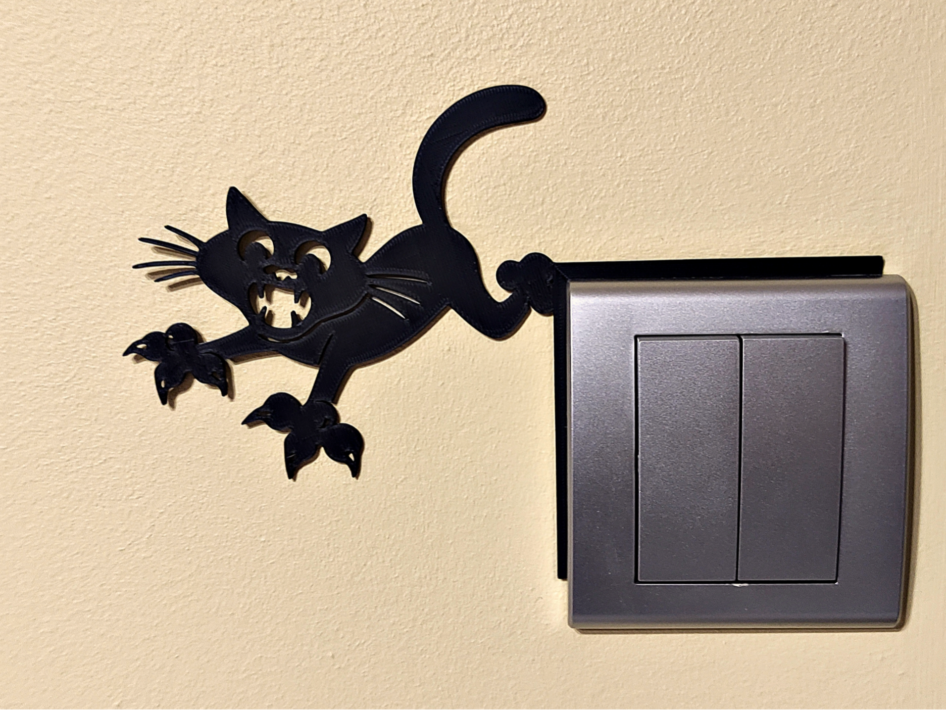 Decorative 3D Light Switch Cover – Falling Cat 1