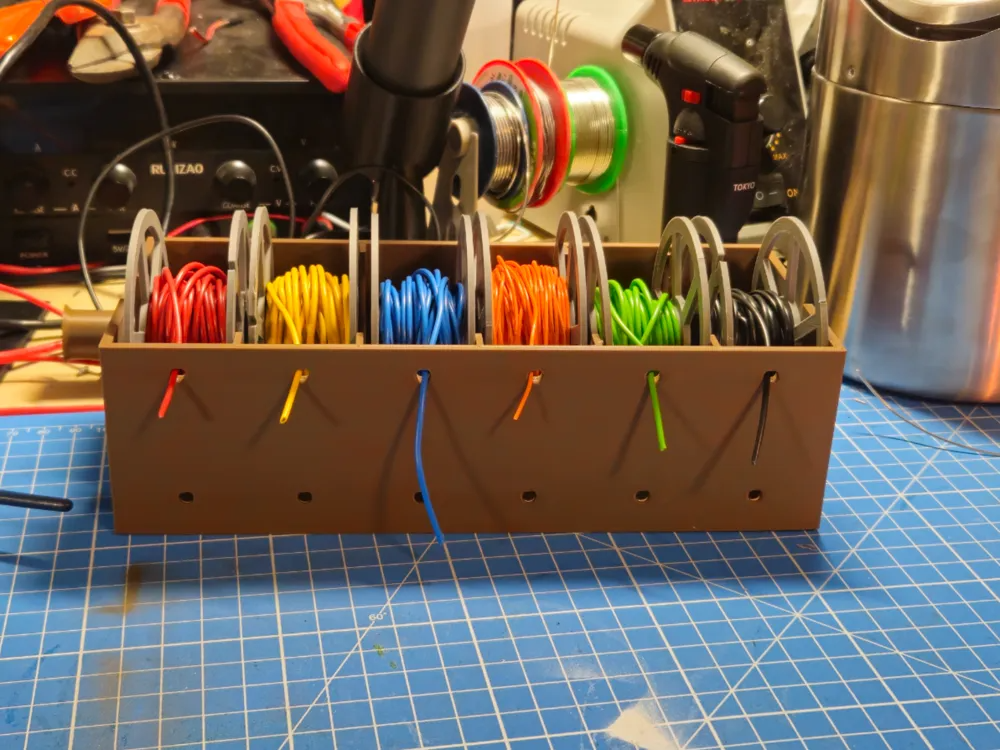 einfacher Kabel-/Litzen-Spender mit Spindeln
