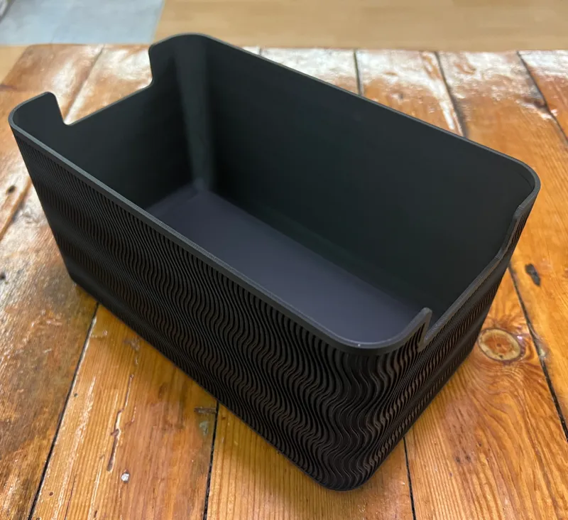 Geschlossene Box mit Wellenform - 144x250x125mm