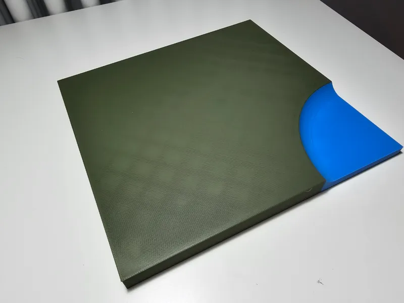Plate for diorama with grass and water