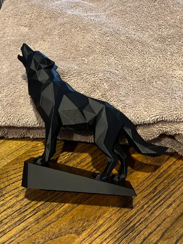 Figura decorativa: Geometric Howling Wolf — vista de referencia 2
