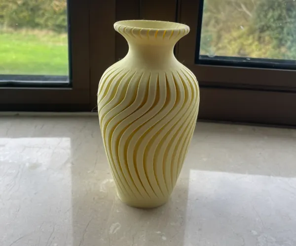 Vase spirale à échelle ajustable