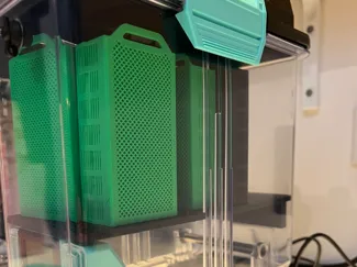 Polydryer perforatet plate for silica boxes