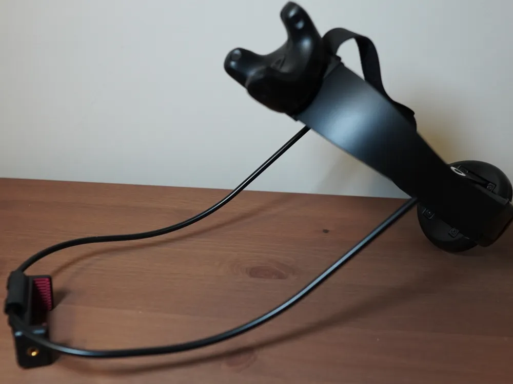 Example of tracker on head