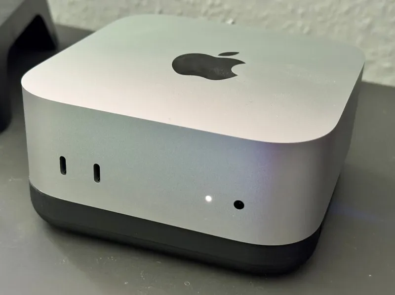 Mac Mini M4 Dock + Füße